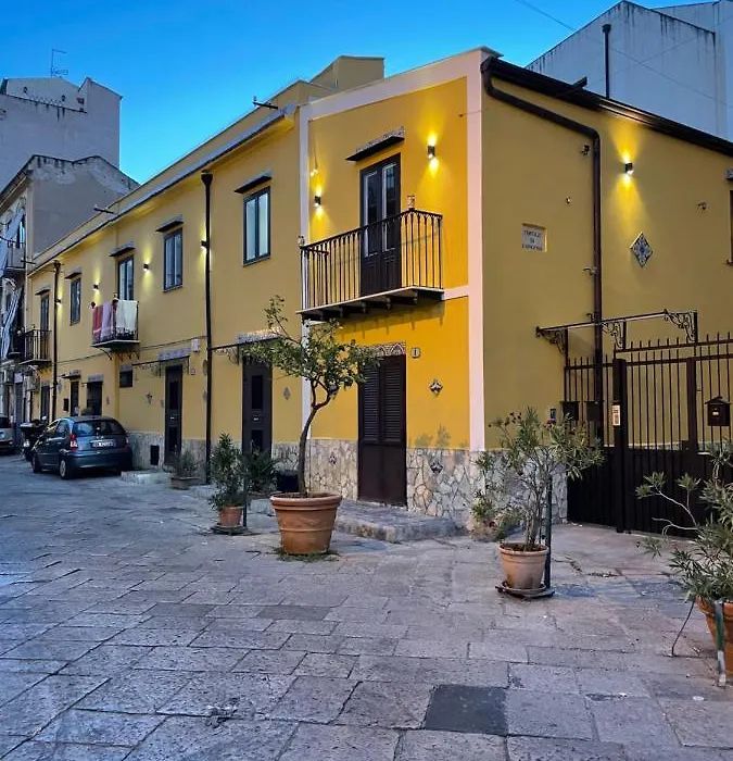 Casa Vacanze Donna Pina-1